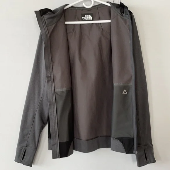 Like New Men’s North Face Jacket Size Small - Picture 15 of 16